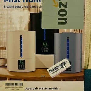 Ultrasonic Mist Humidifier in Black and Silver